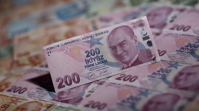 Turkish lira seesaws as central bank intervenes, Erdogan speaks