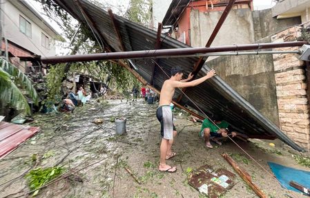 Cebu folk left dazed in the wake of Typhoon Odette