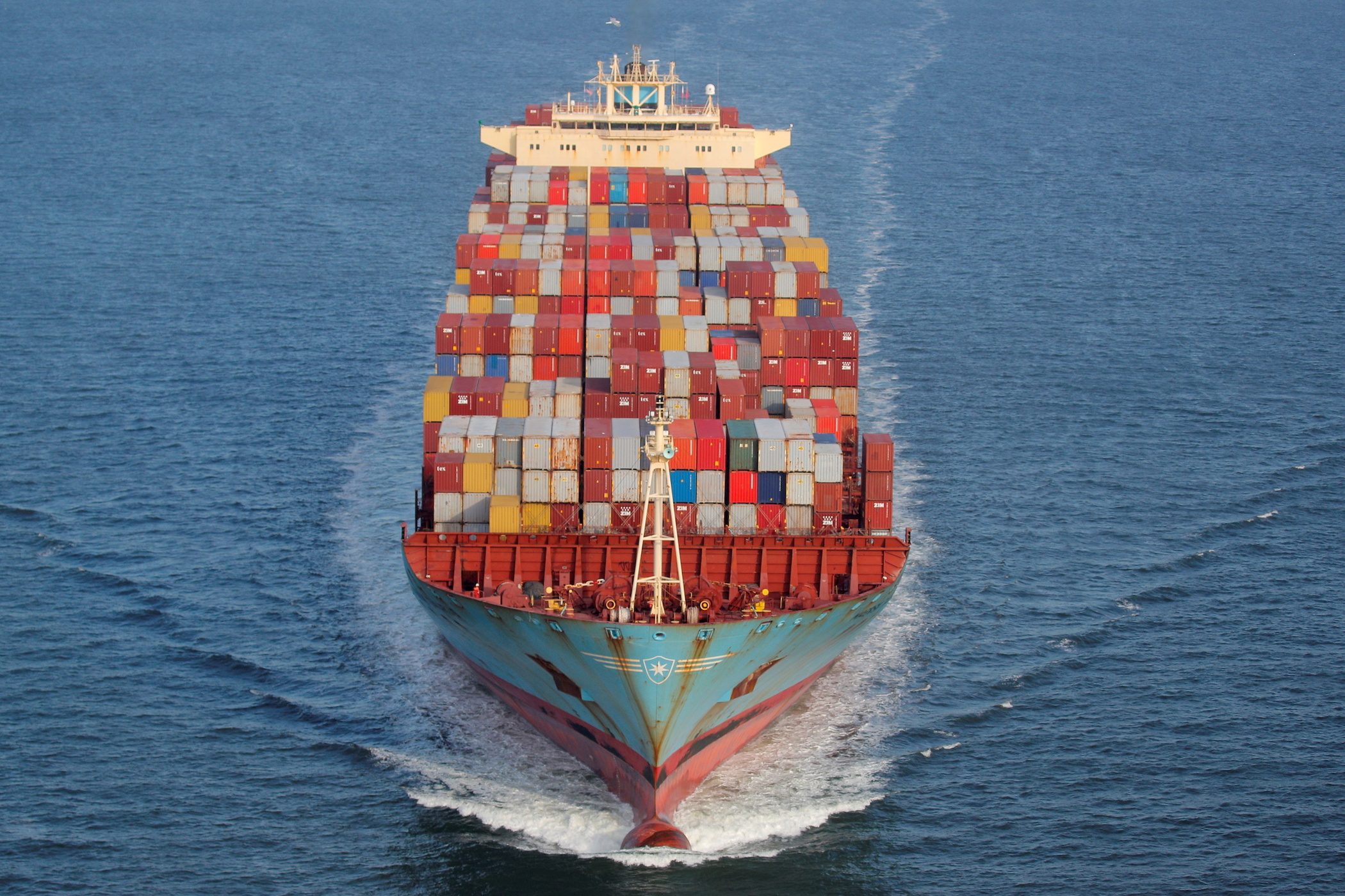 Record exports sharply narrow US trade deficit
