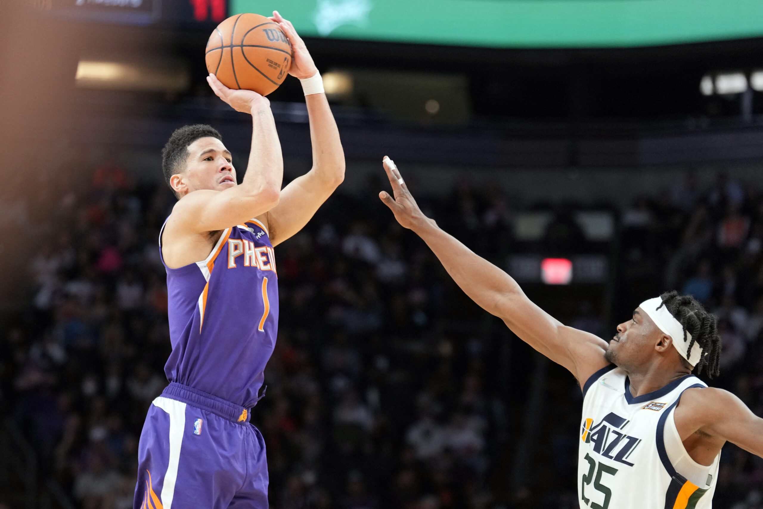 Devin Booker’s 33 points lead Suns past Jazz
