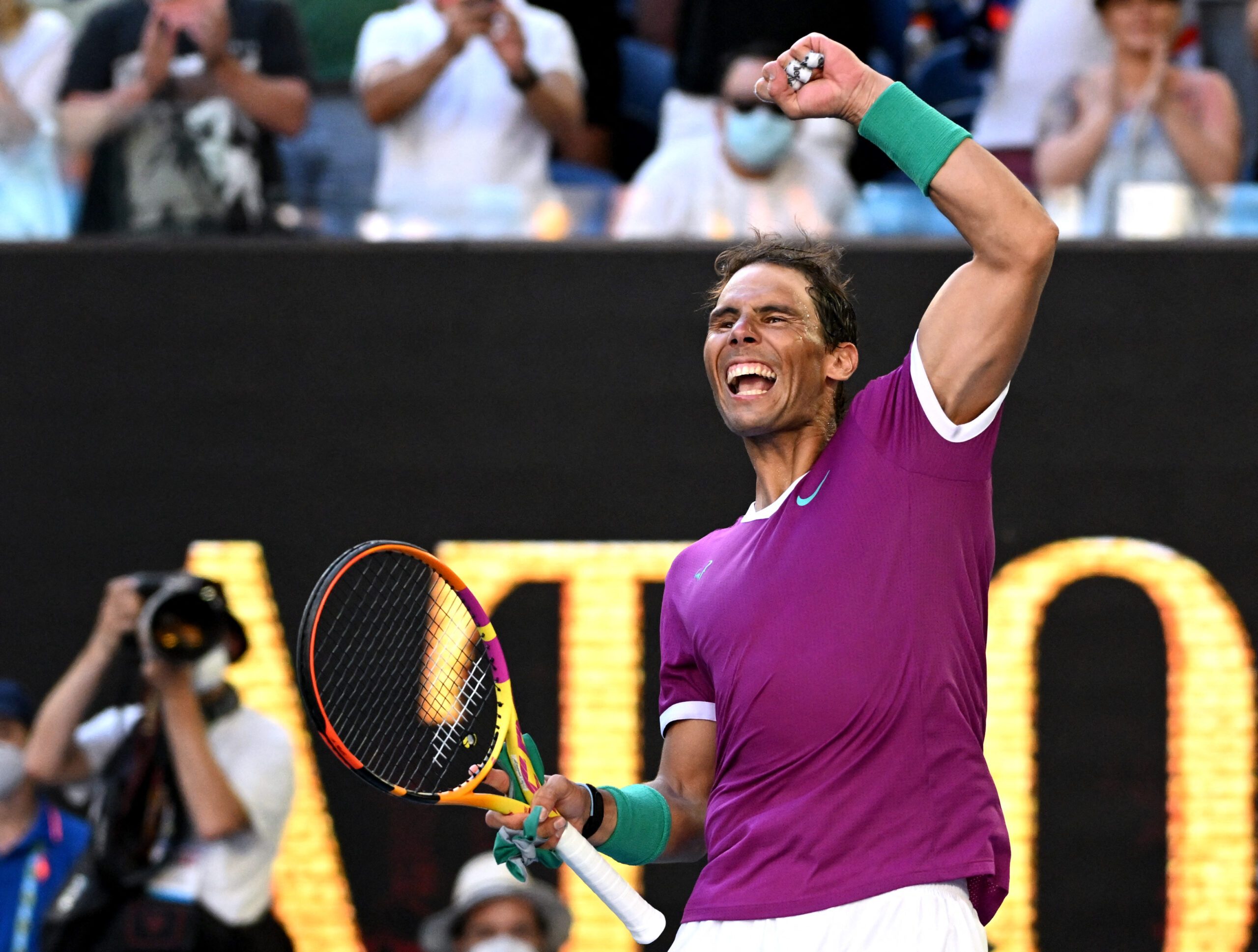 Rafa Nadal stays on track of a record-breaking 21st Grand Slam title.
