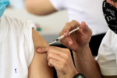Parents ask QC court to stop COVID-19 vaccination for children