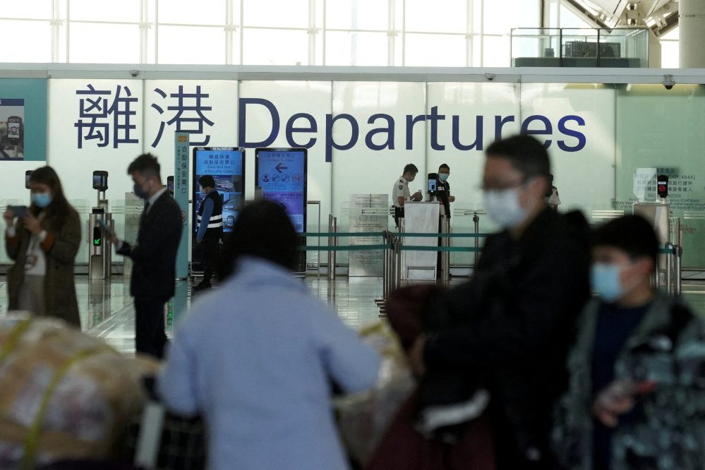 Hong Kong police arrest 2 ex-flight attendants over COVID-19 rule breach