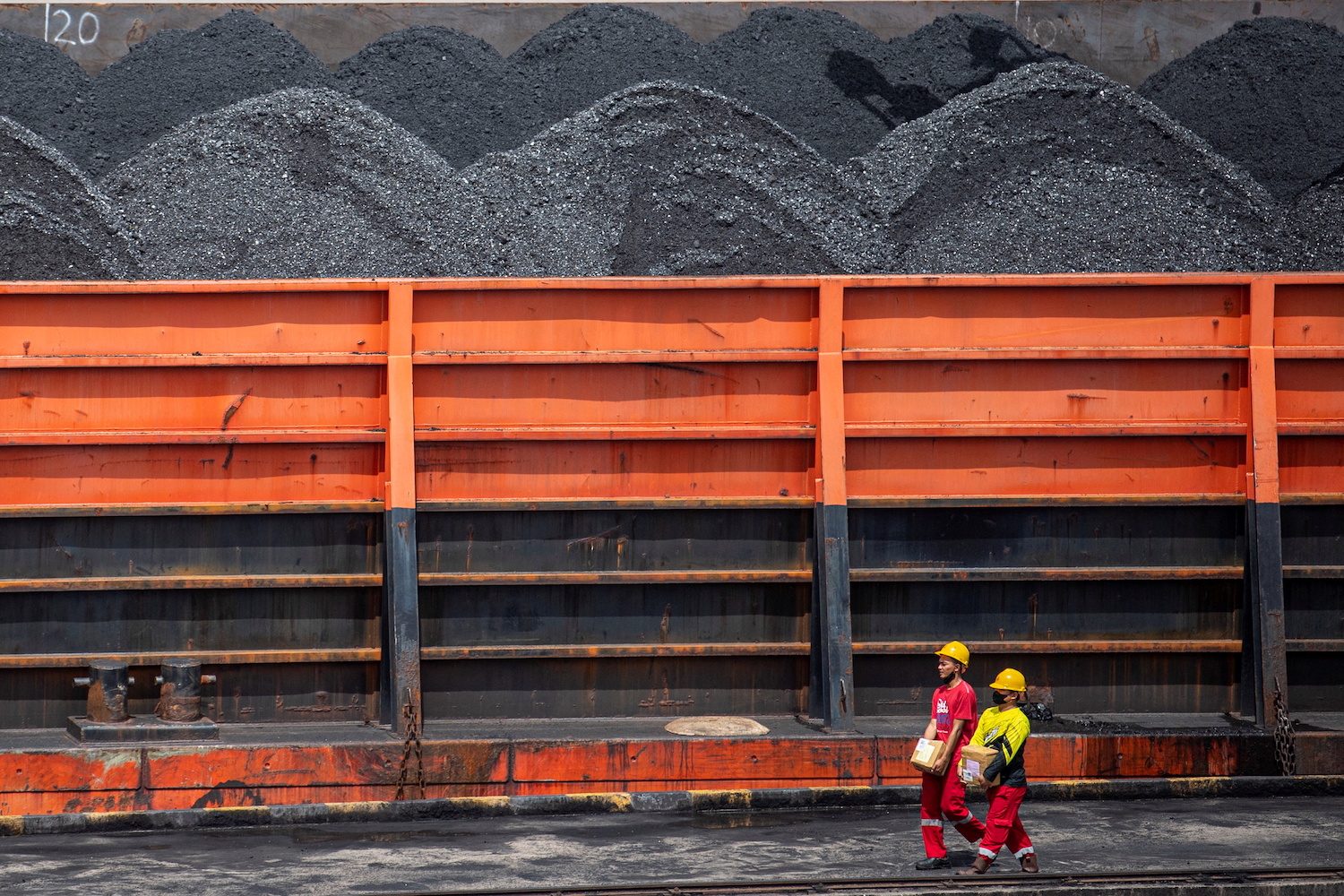 Indonesia secures more coal supplies ahead of export ban review