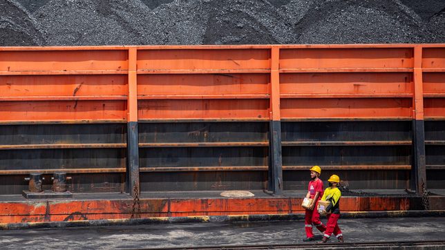 Indonesia secures more coal supplies ahead of export ban review