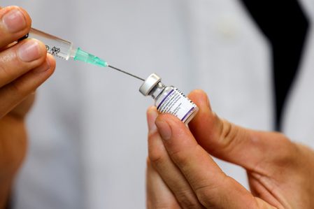 Bagaimana beberapa negara mengurangi, mengelola pemborosan vaksin COVID-19