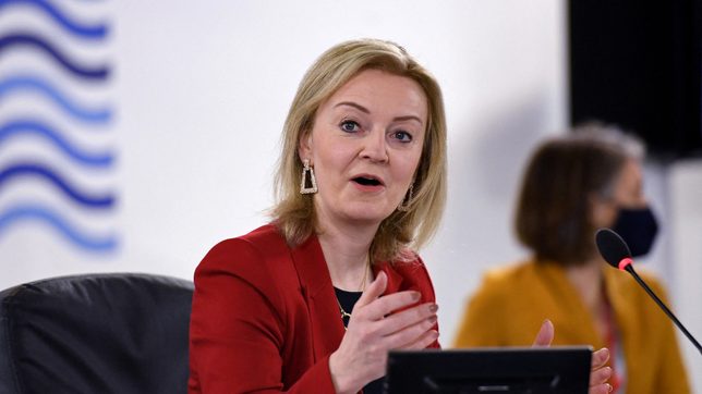 UK accuses Kremlin of trying to install pro-Russian leader in Ukraine
