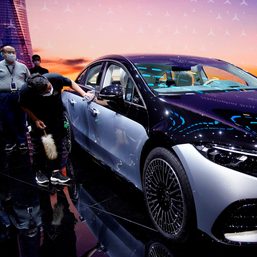 Automakers mandate masks at all US plants but not requiring vaccines