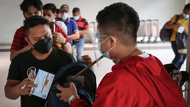 DOTr bars unvaccinated from public transport in Metro Manila