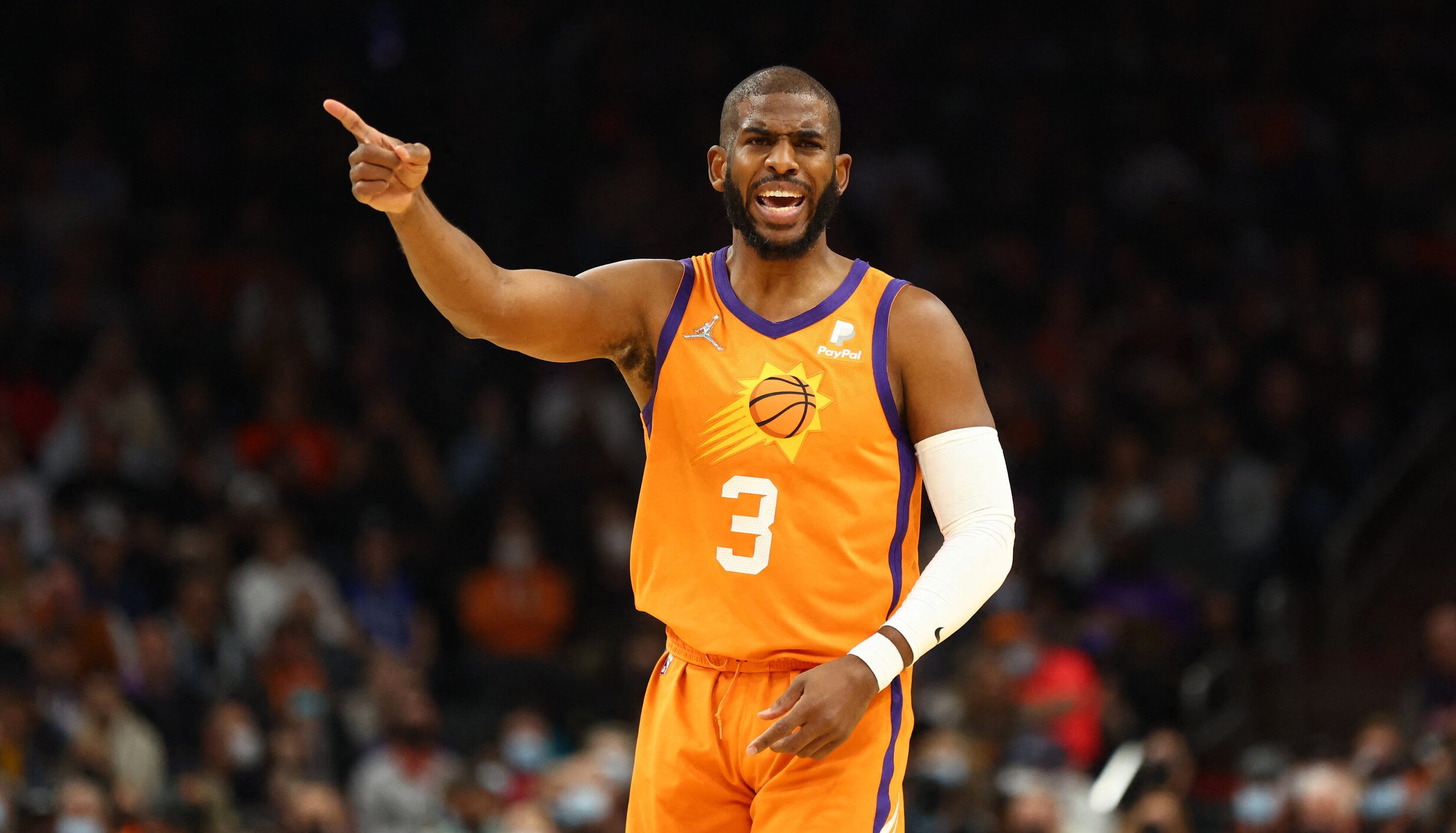 Chris Paul’s triple-double lifts streaking Suns over Wolves
