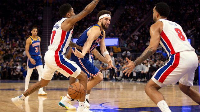 Klay Thompson guides Warriors past Pistons