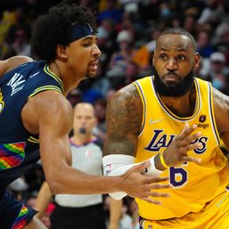 Lakers hold off Hawks, push winning streak to 4
