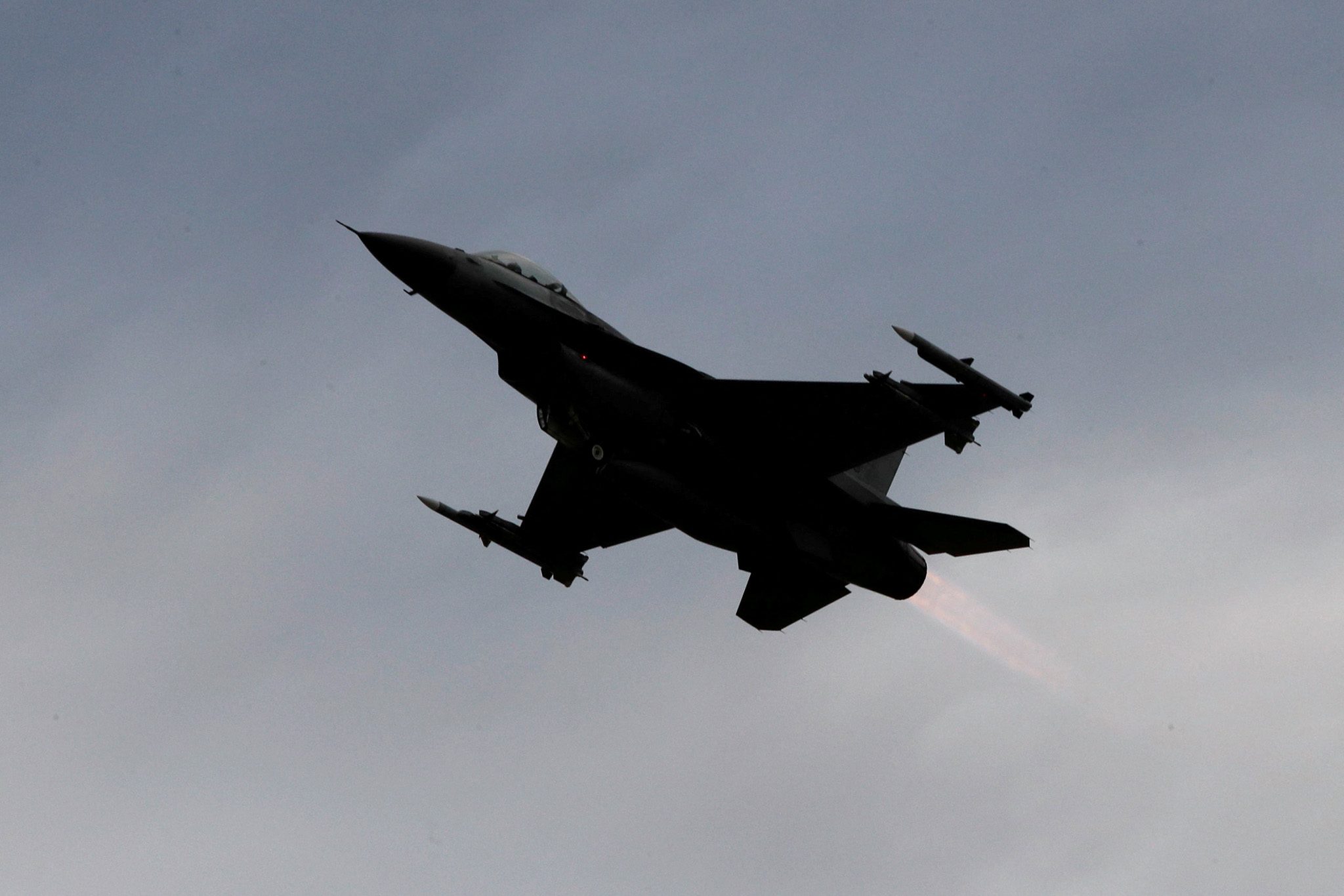 Taiwan suspends F-16 training missions after jet crashes