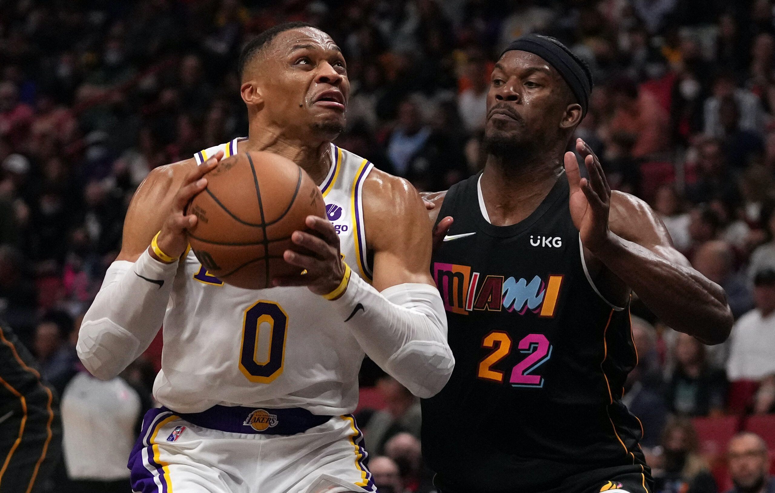 Jimmy Butler tows Heat past Lakers with triple-double
