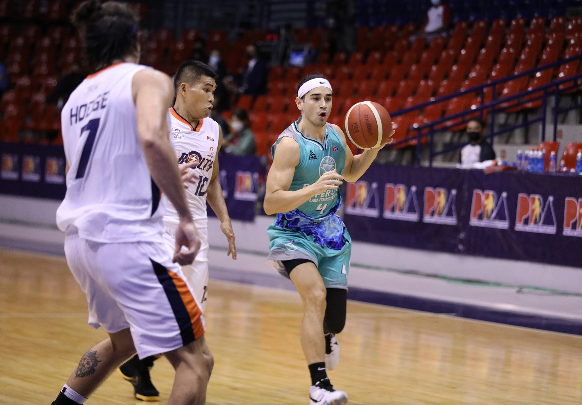 Chris Banchero leaves Phoenix, signs with Meralco in free agency