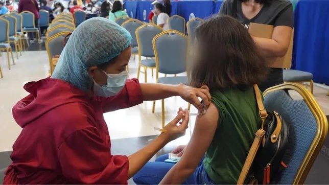 Bacolod doubles its COVID-19 vaccine target but lags on booster goals