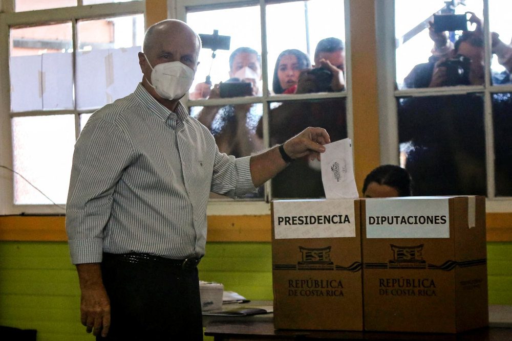 Ex-president, evangelical conservative lead Costa Rica early vote count