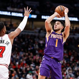 Devin Booker drops 38 as Suns hold off Bulls