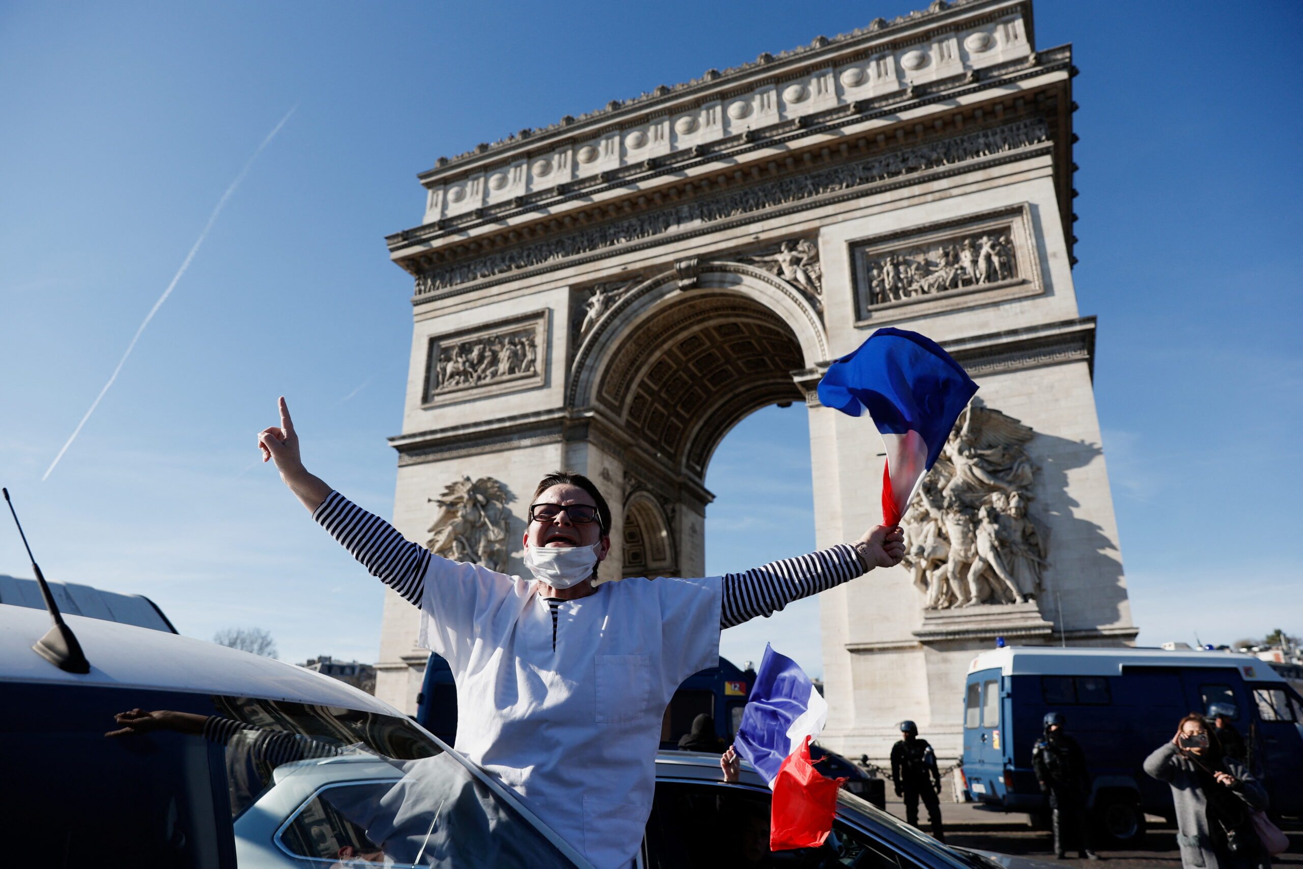 Police fire tear gas as anti-restrictions ‘Freedom Convoy’ enters Paris