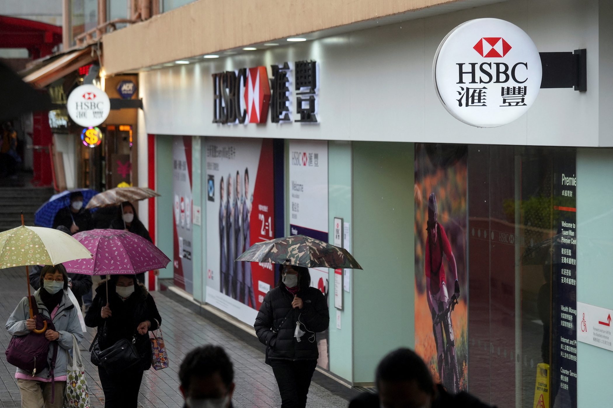 HSBC says Hong Kong COVID-19 clampdown may hurt ability to hire, keep staff