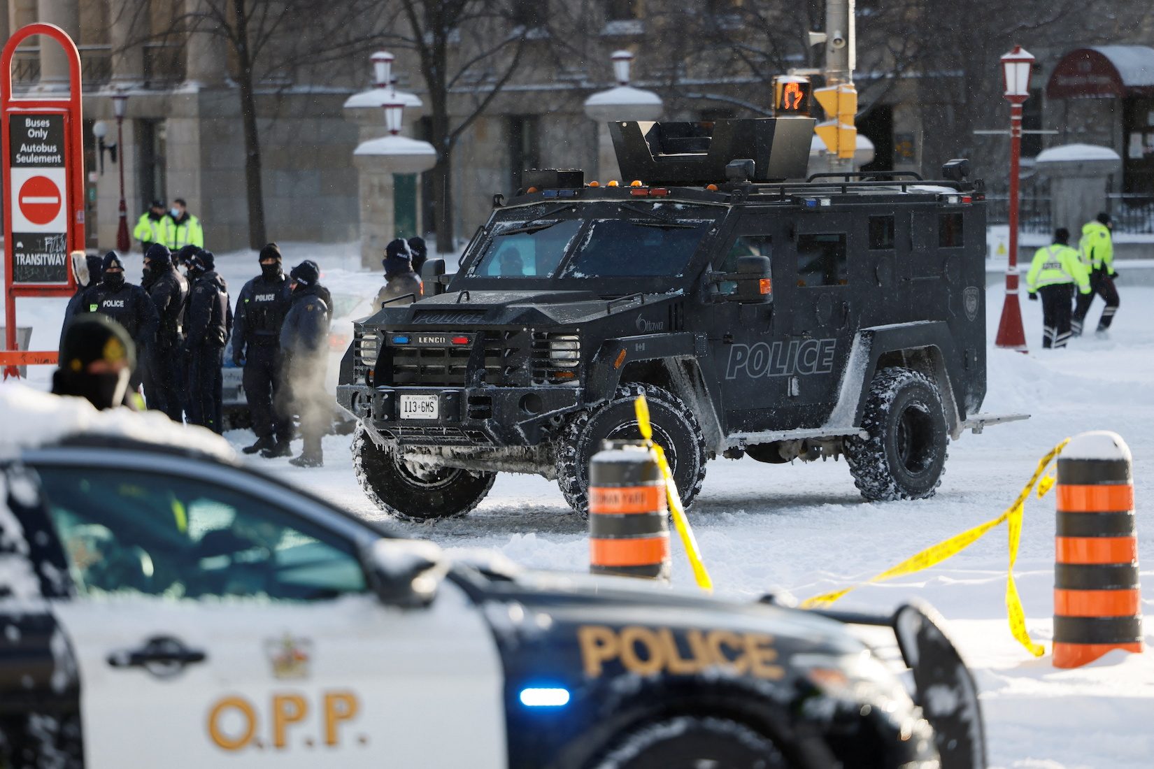 Canadian police start arresting protesters to end Ottawa blockade