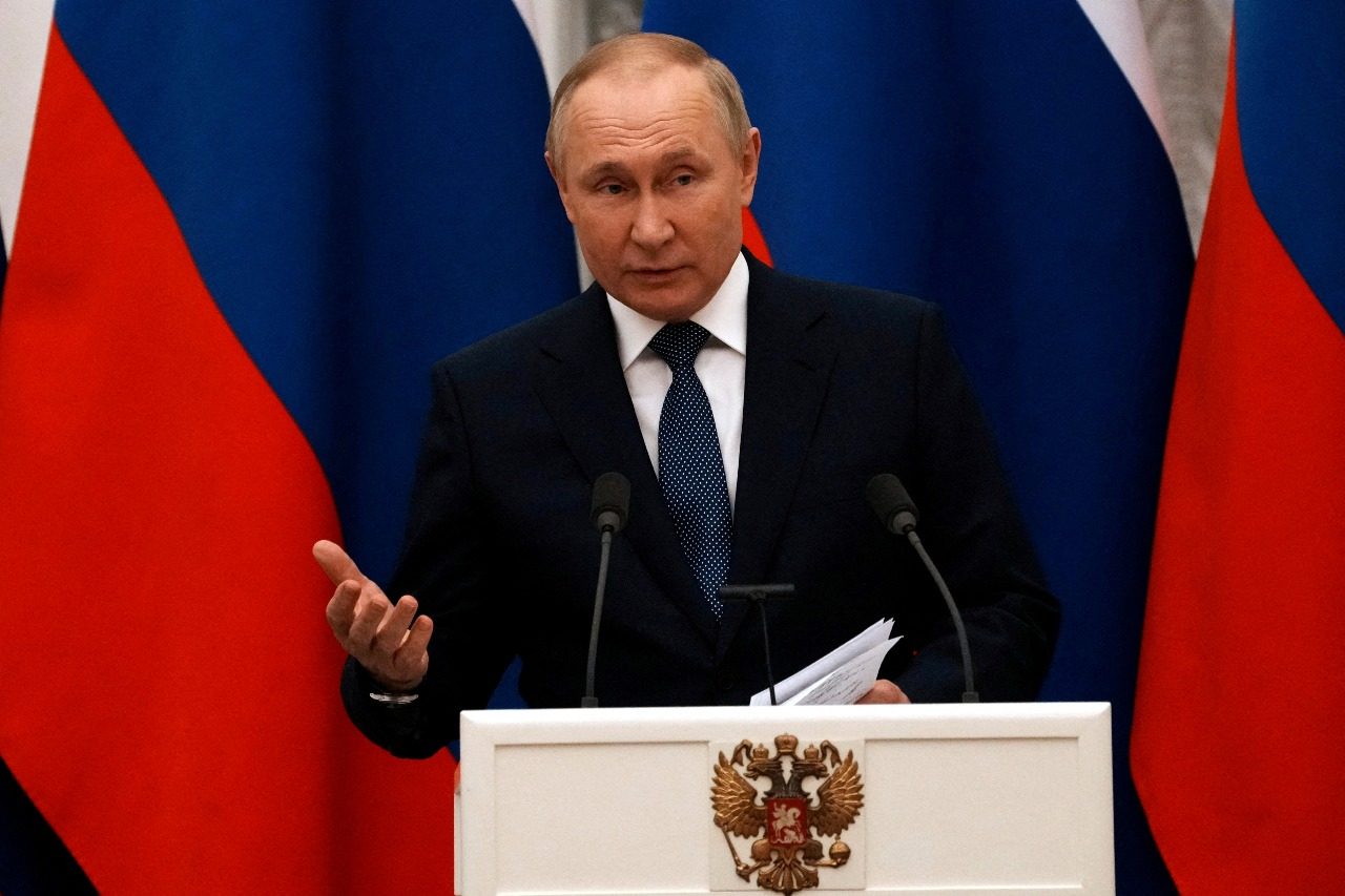 Kremlin denies Putin promised not to hold maneuvers near Ukraine