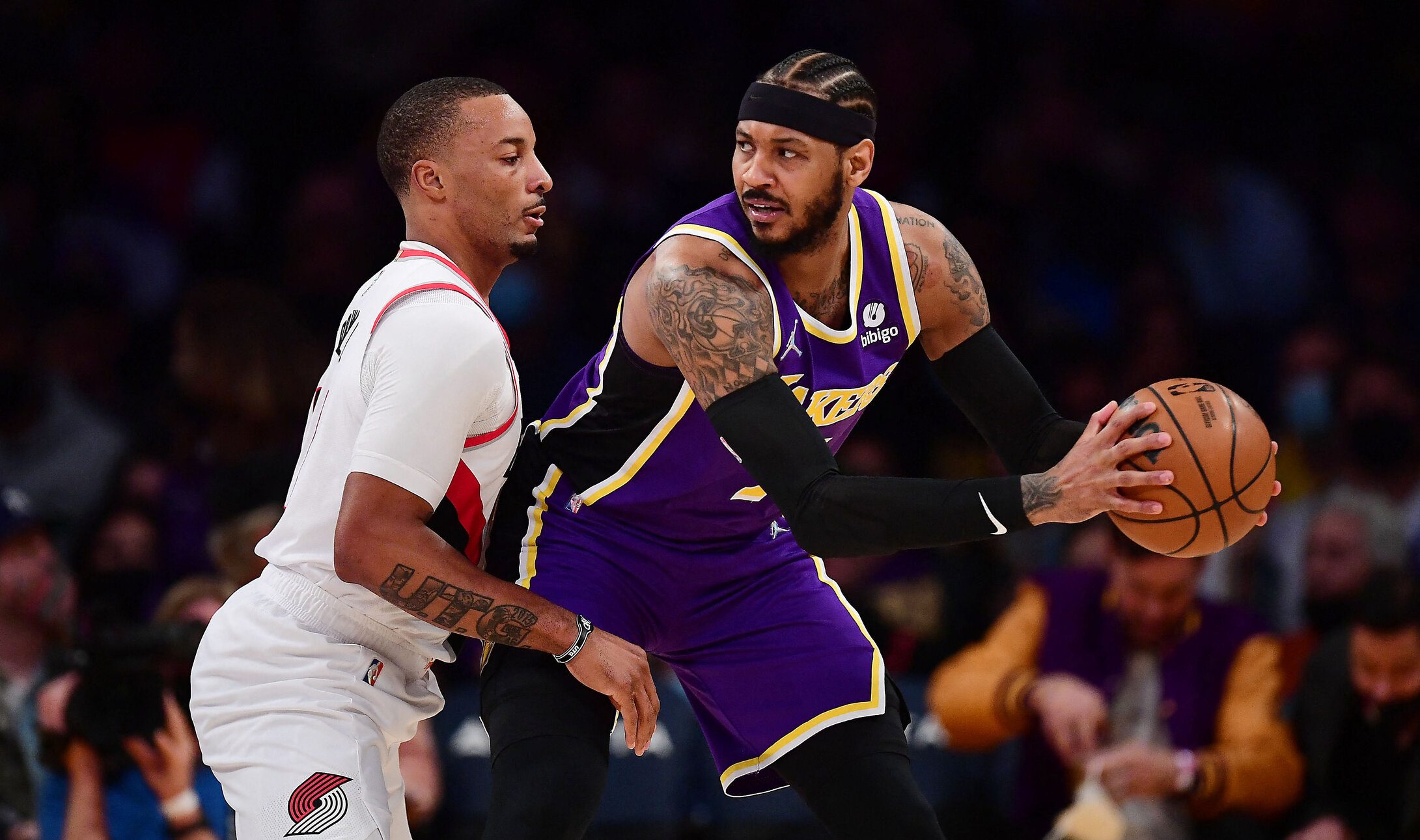 Anthony Davis, Carmelo Anthony lead Lakers win over Blazers