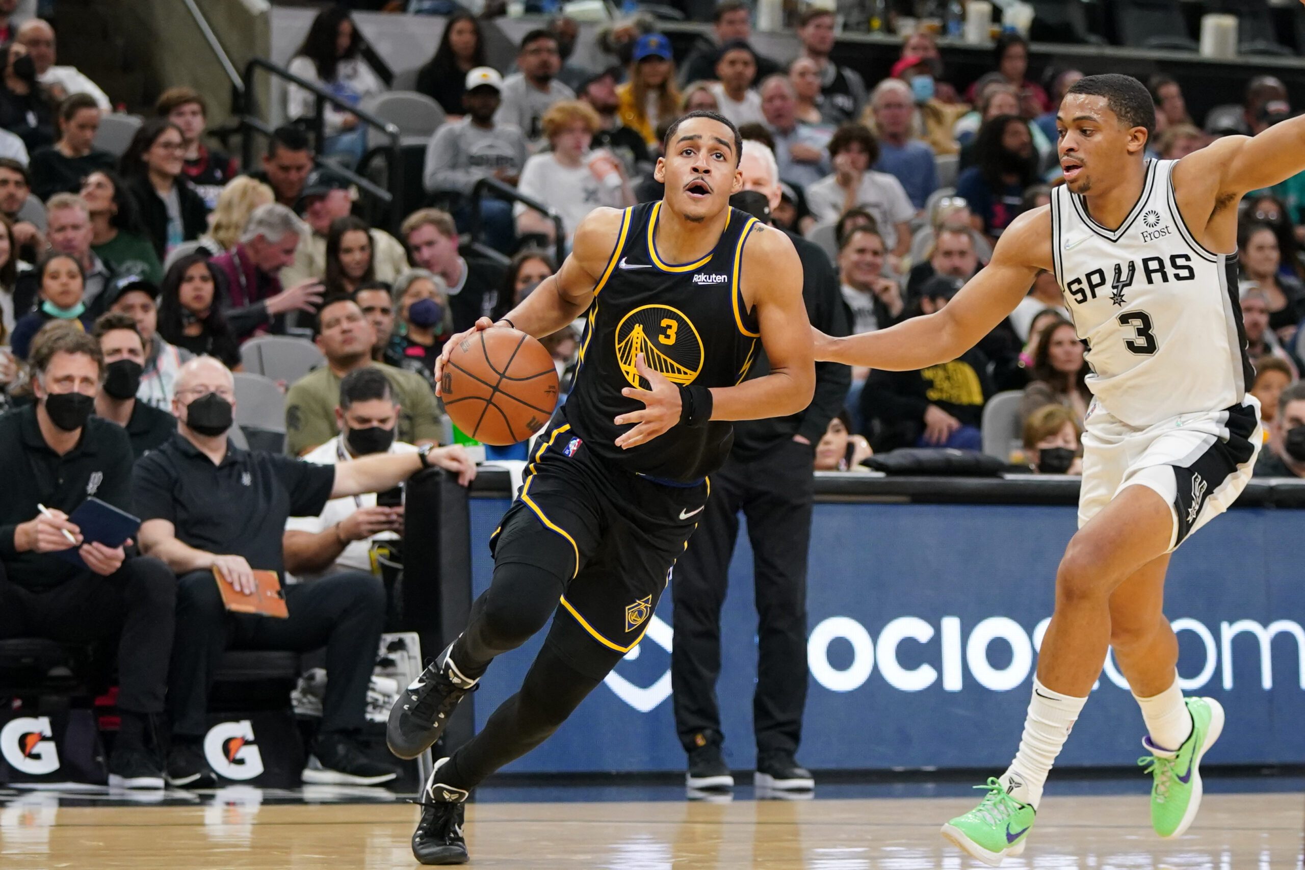 Jordan Poole, Warriors rally to beat Spurs, win 7th straight