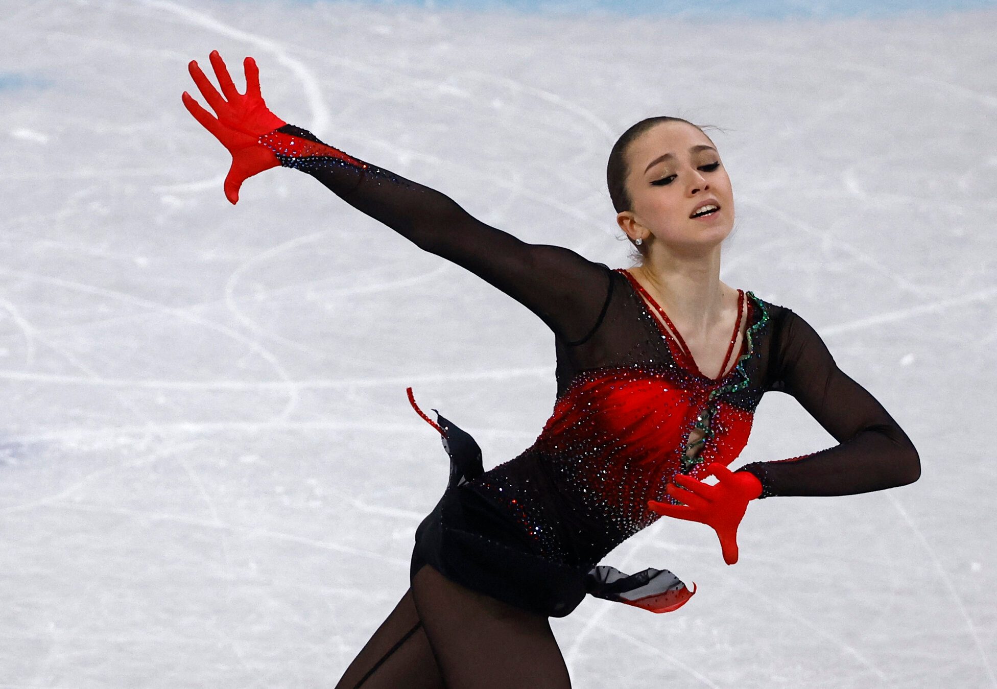 Russian figure skater turns up for practice after reports of failed drug test