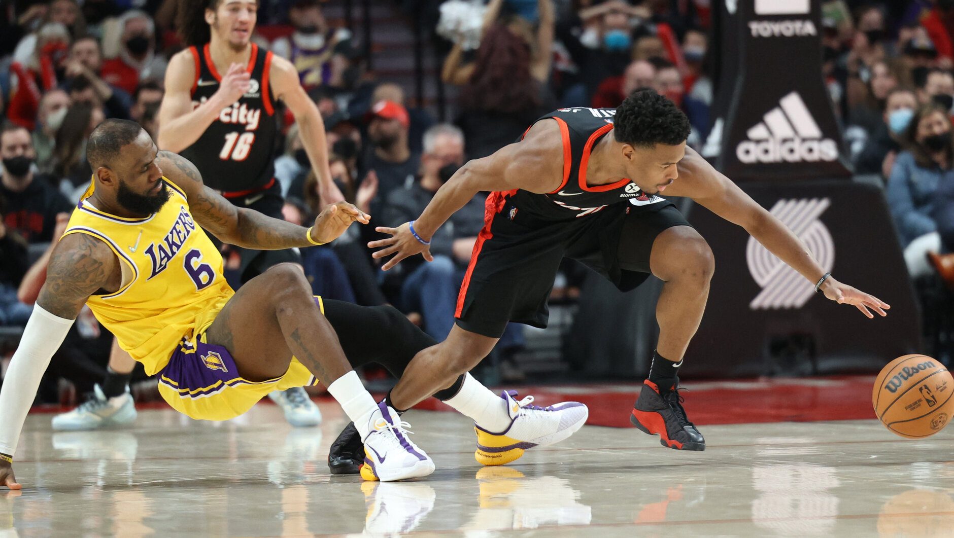Amid roster upheaval, Blazers stun Lakers