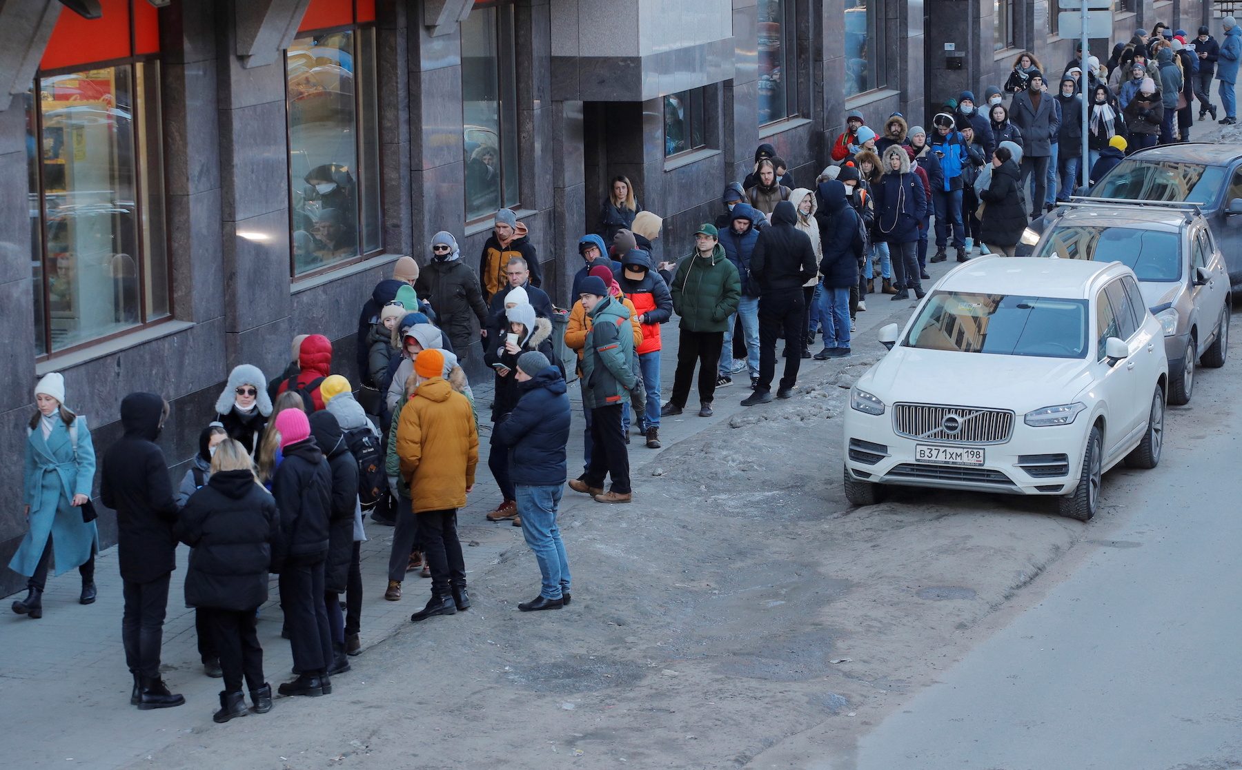 Russians queue for cash as West targets banks over Ukraine