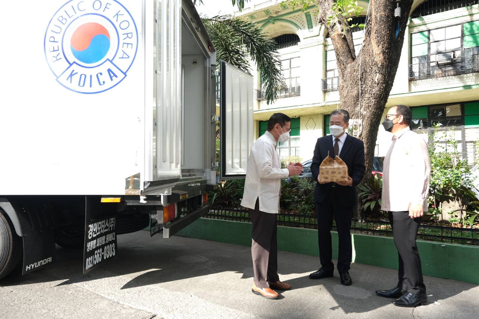 Korea donates cold-storage vehicles for Philippines’ vaccine drive