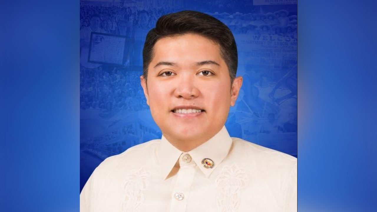 Iloilo congressman goes against his party’s choice, endorses Robredo