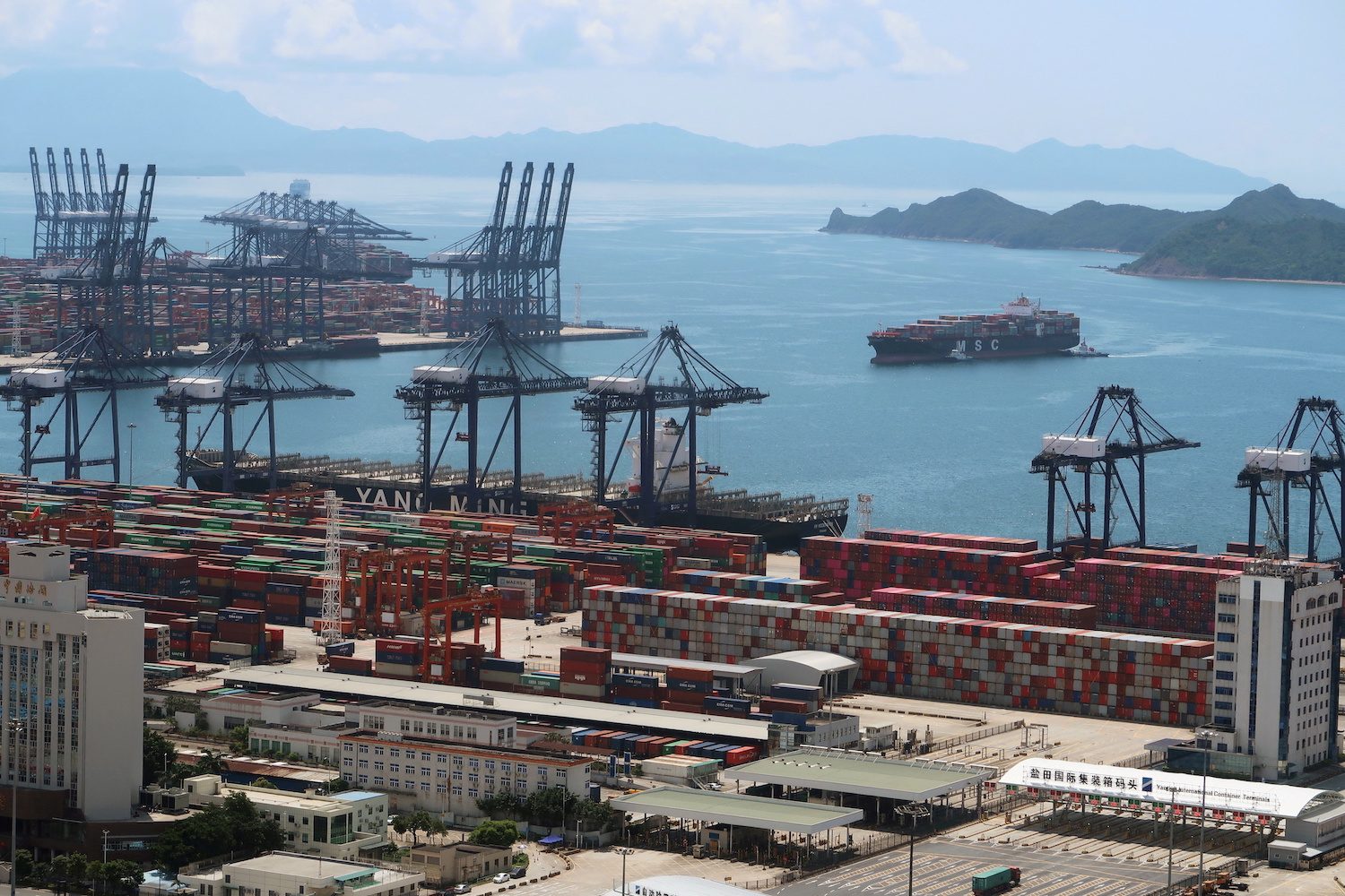 COVID-19 curbs bite at Chinese ports, threatening global supply chains