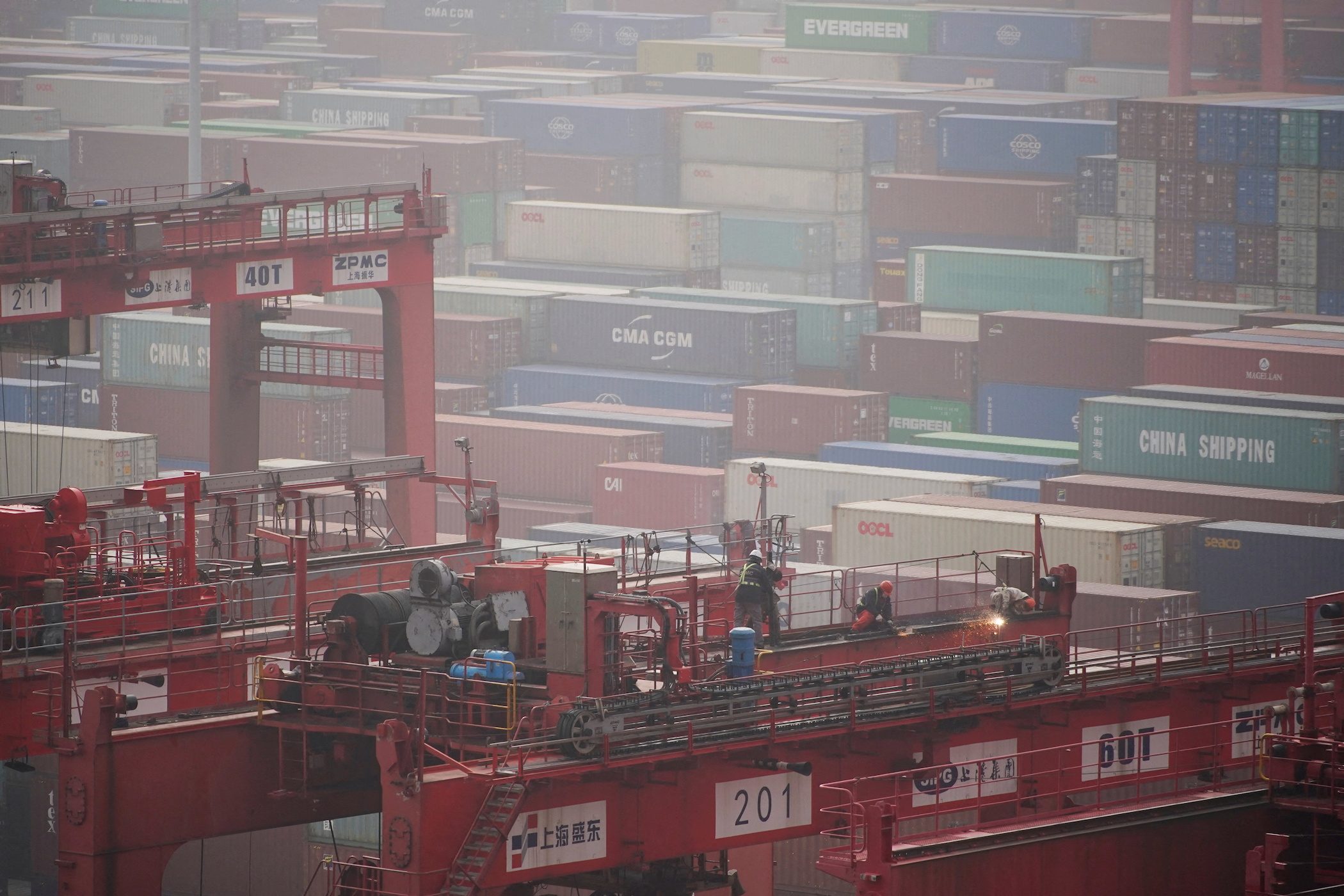 China’s trade slumps, threatening recovery prospects