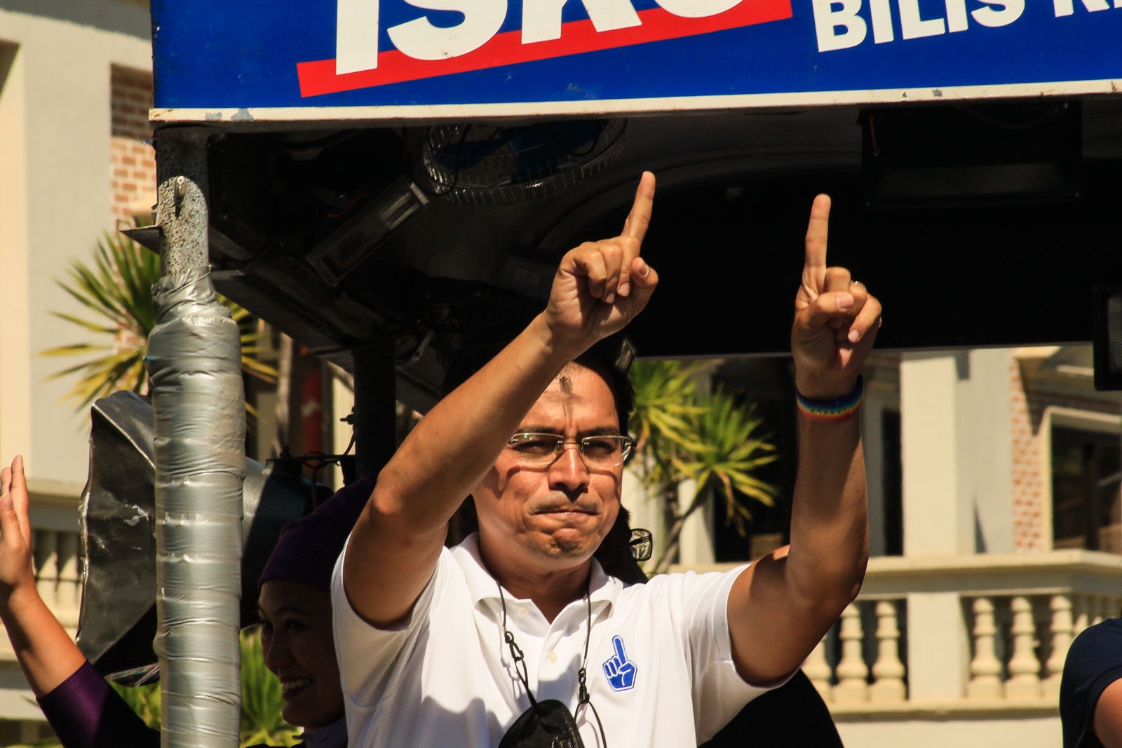 Isko Moreno received by Garcias, Pinedas during campaign visits to Bataan, Pampanga