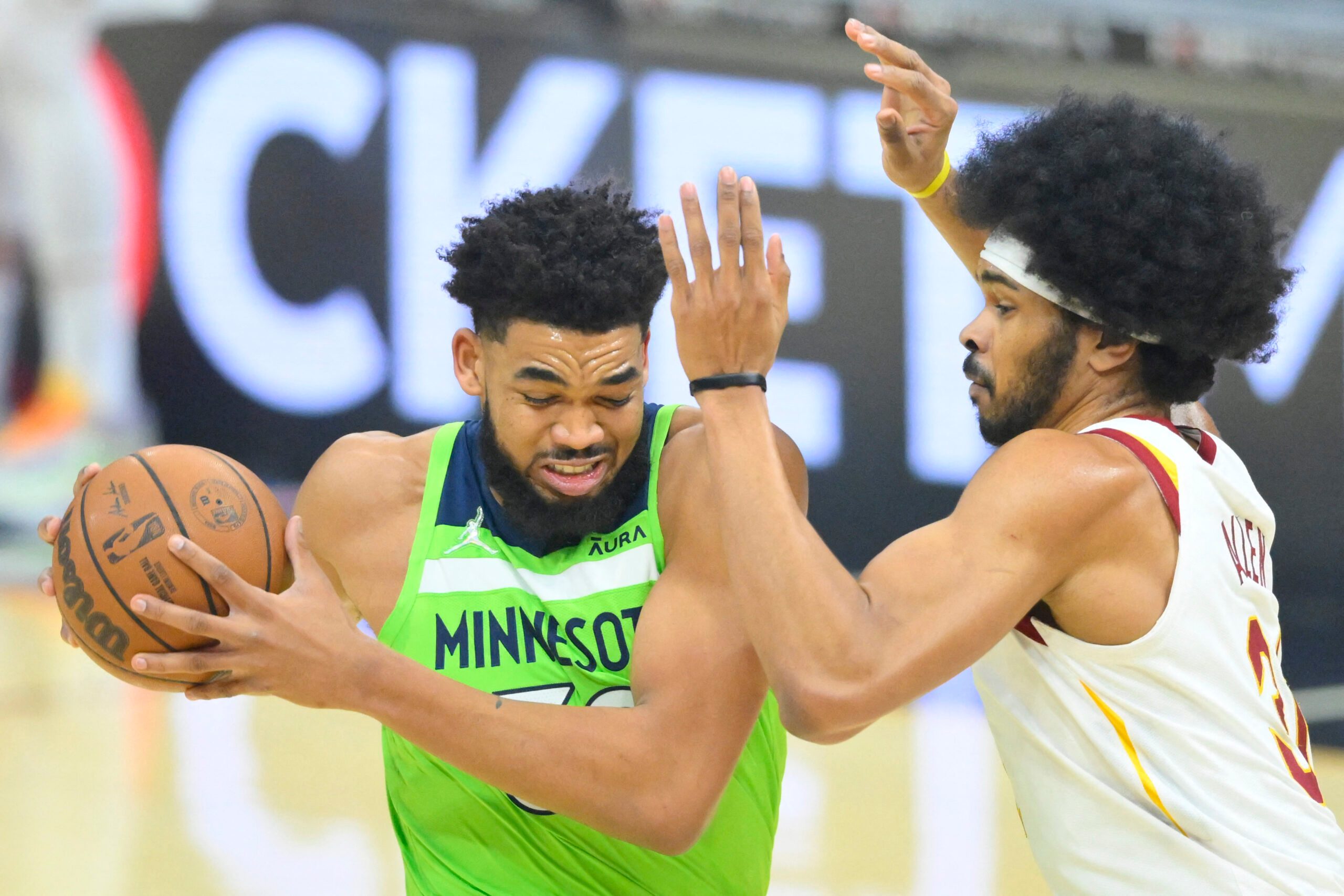 Wolves end Cavaliers’ 8-game home win streak