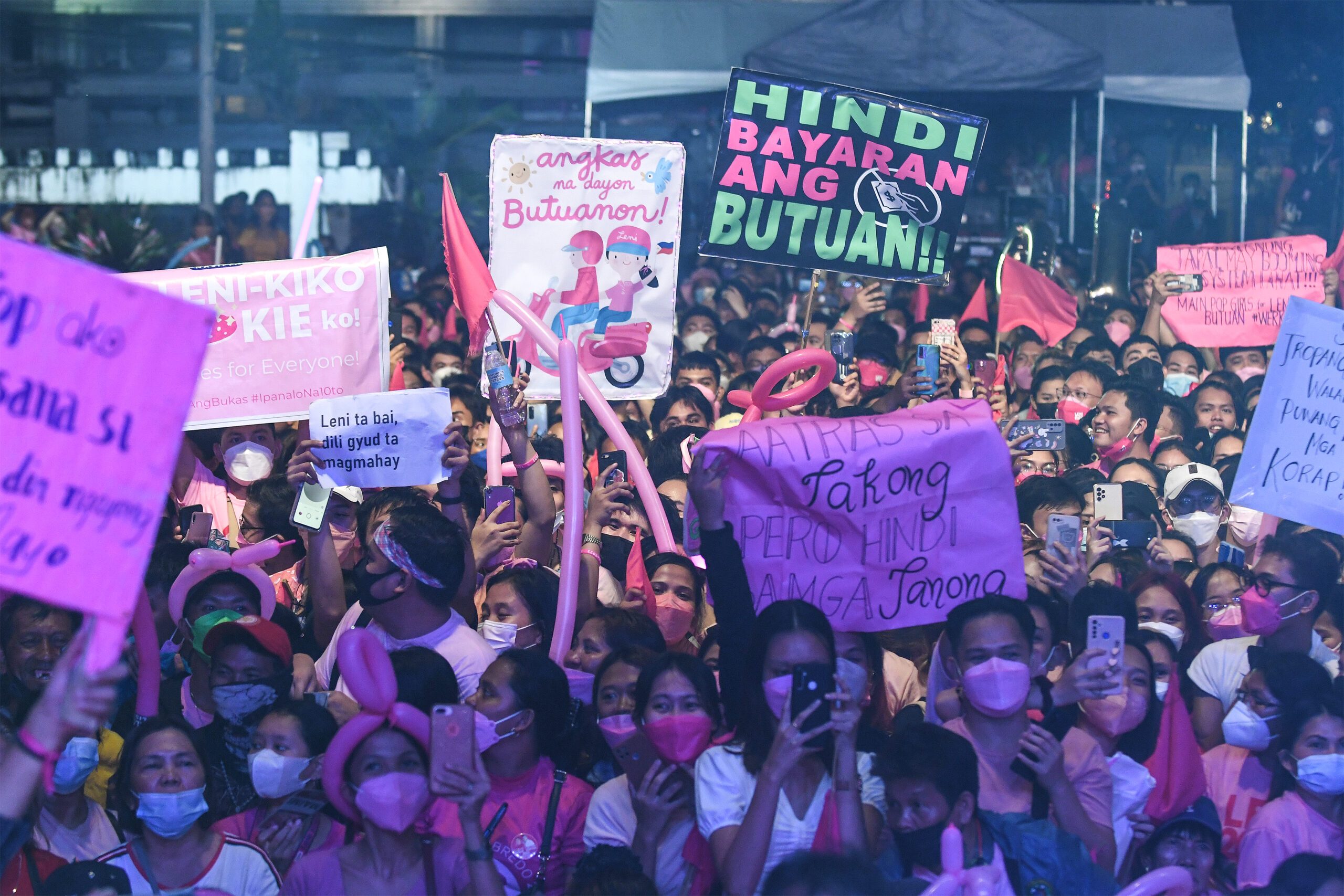 Thousands chant ‘hindi kami bayaran’ as Robredo-Pangilinan tandem ends Caraga sortie