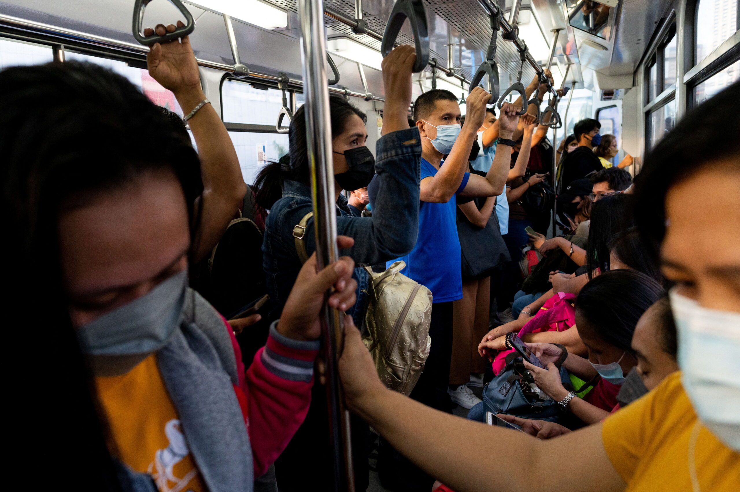 Philippines makes wearing of face masks in public transport optional