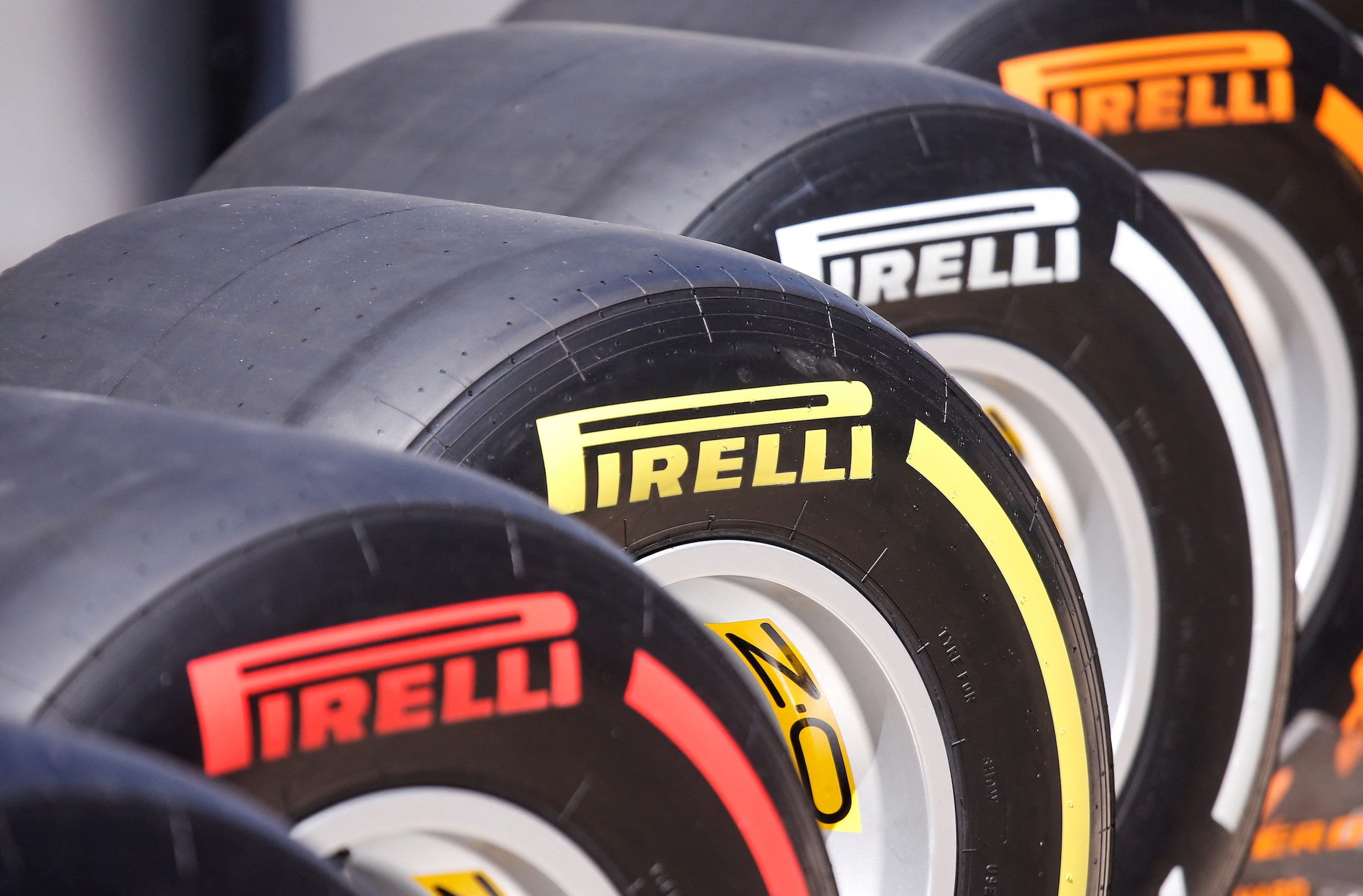 Pirelli puts brakes on Russian activities