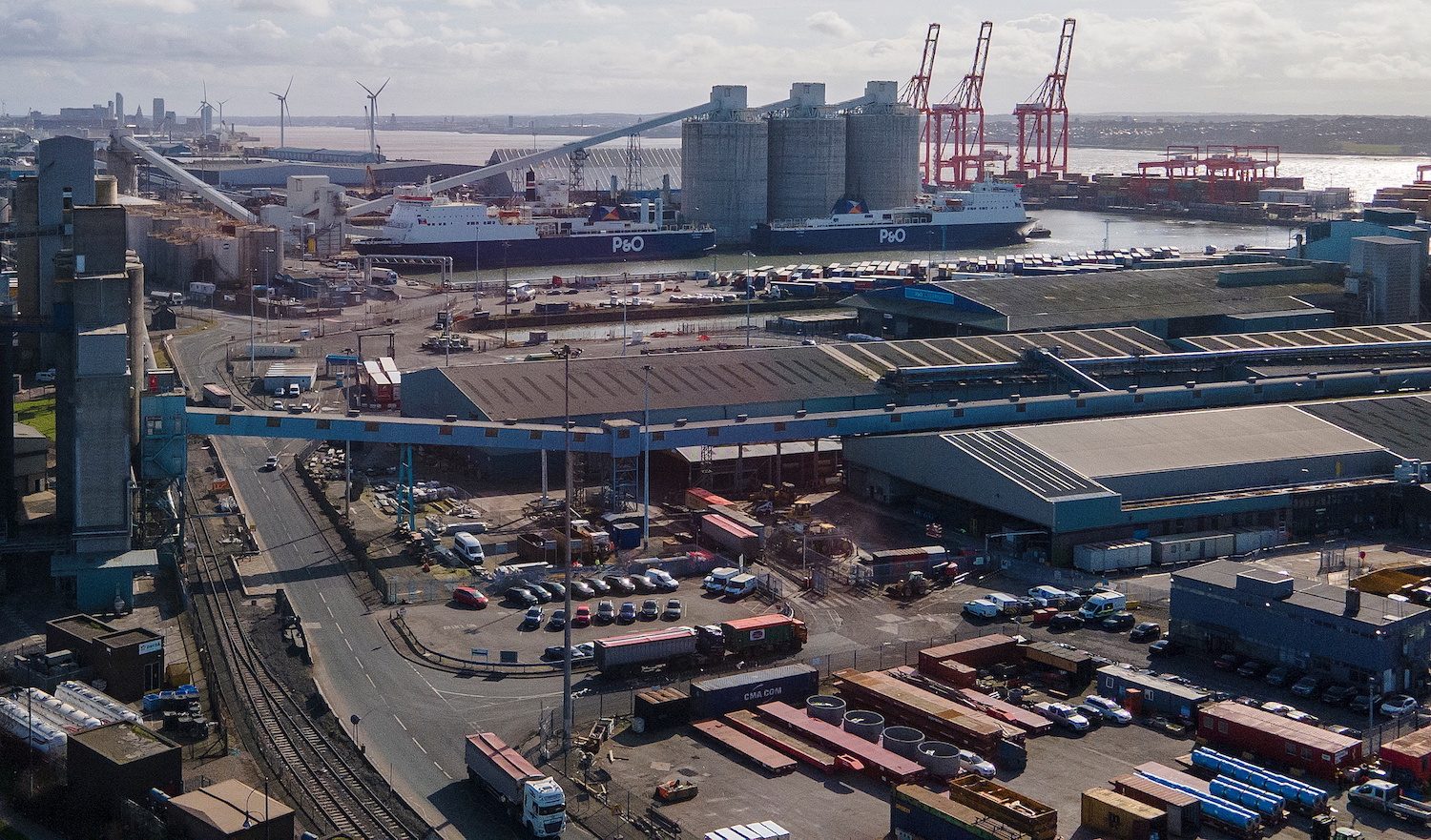 UK’s P&O Ferries sacks 800 staff, threatening union standoff