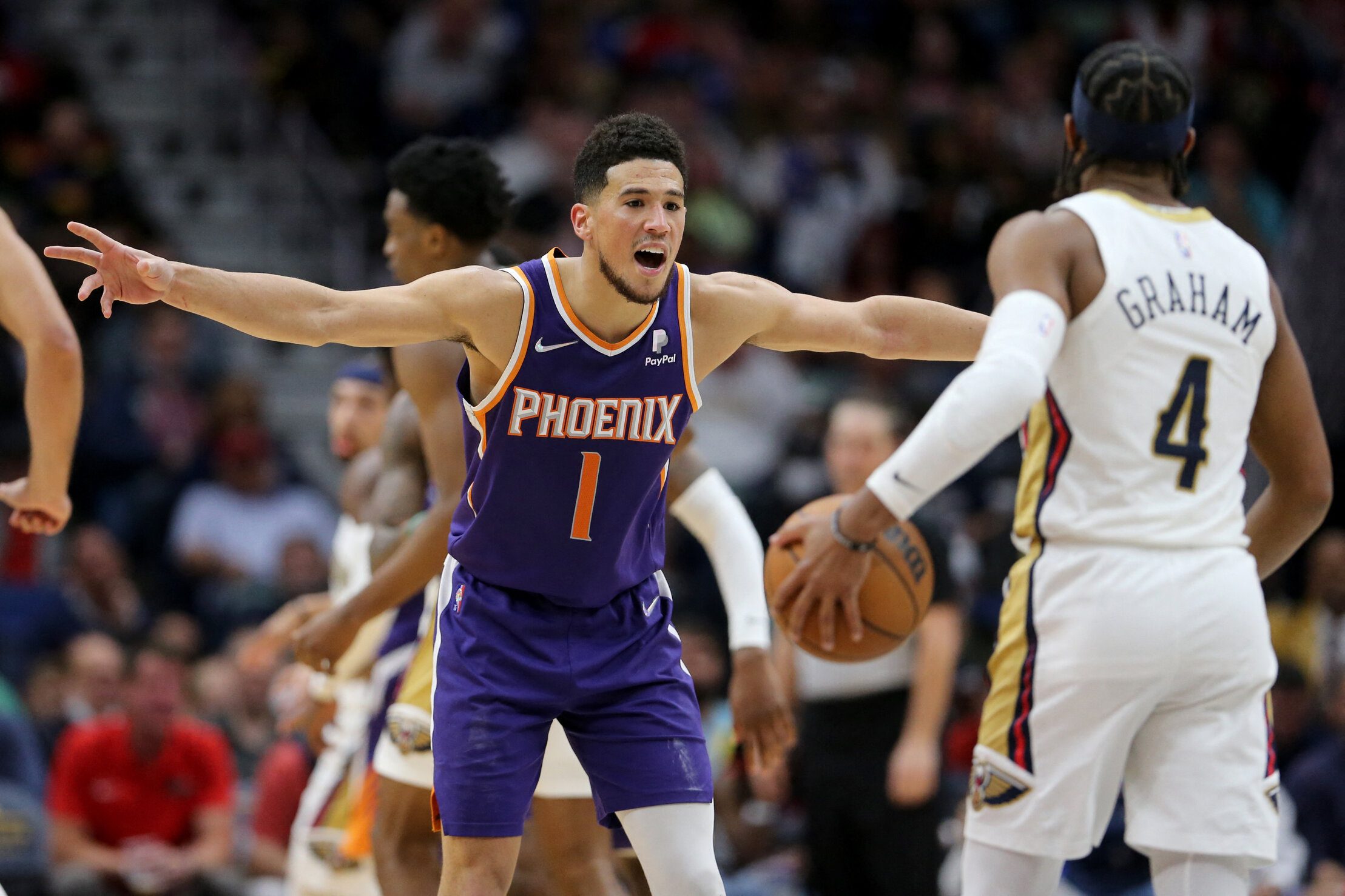 Suns sink 18 3-pointers, pound Pelicans