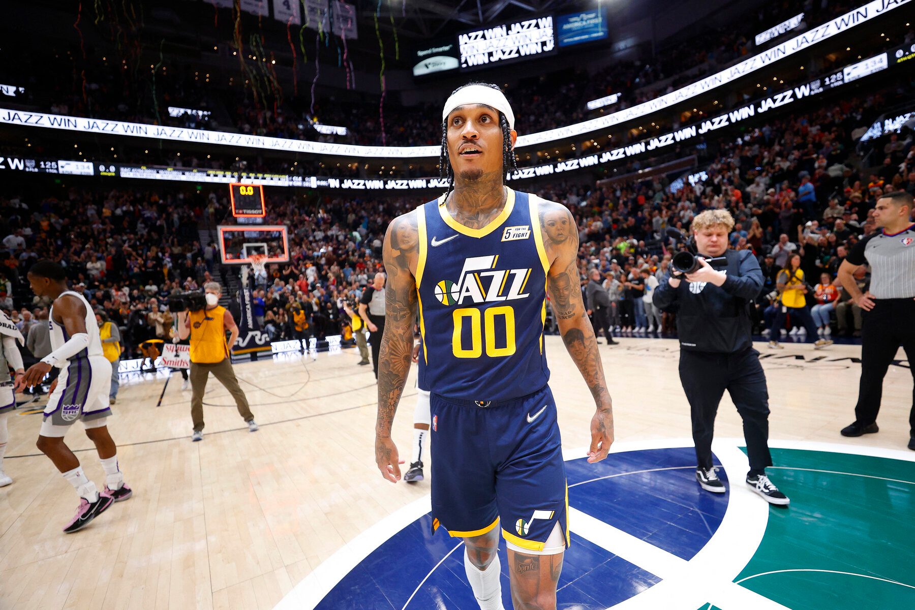Jordan Clarkson erupts for 45 points to lead Jazz past Kings
