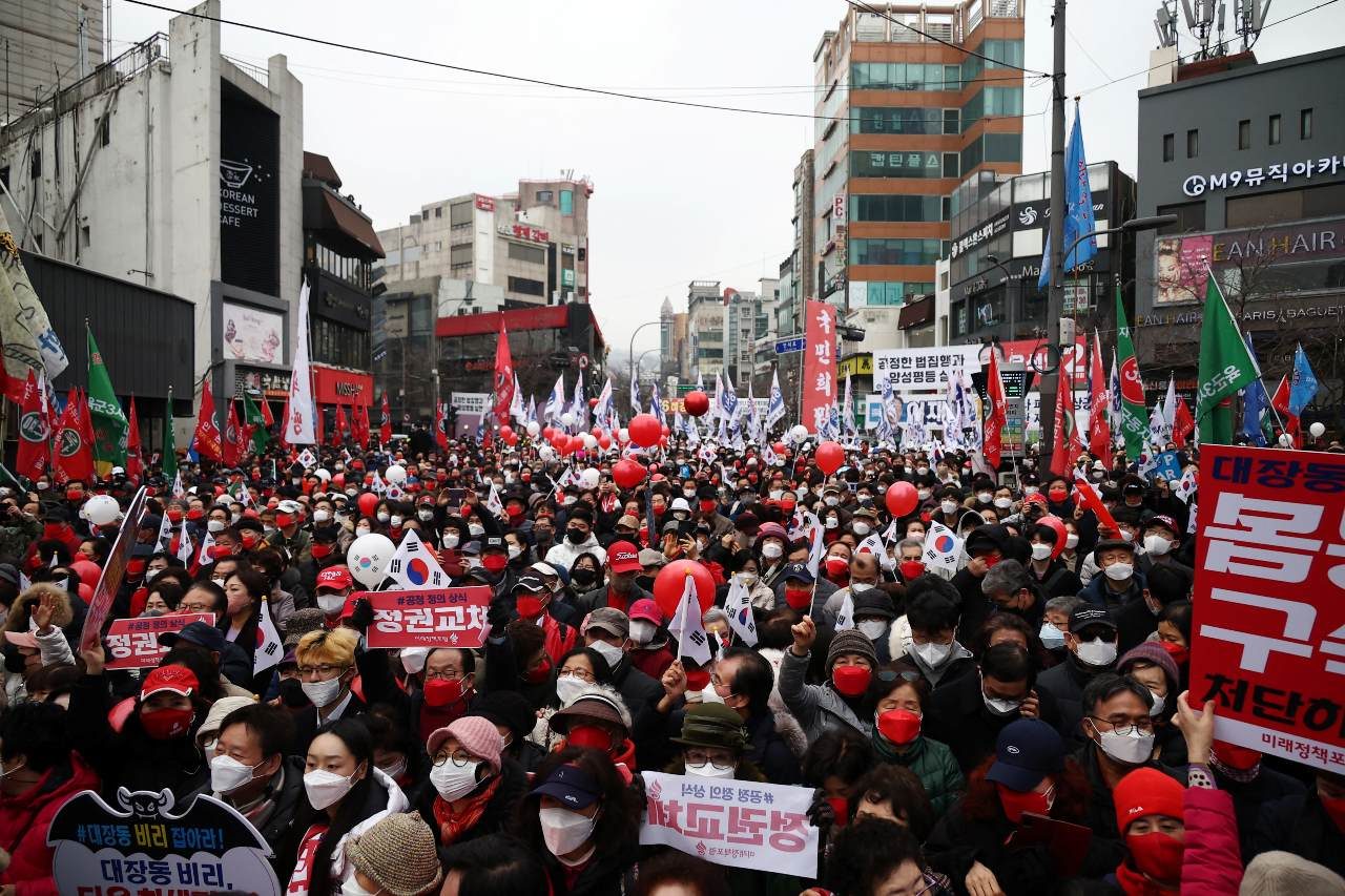 Tight South Korea presidential race overshadowed by Ukraine and gaffes