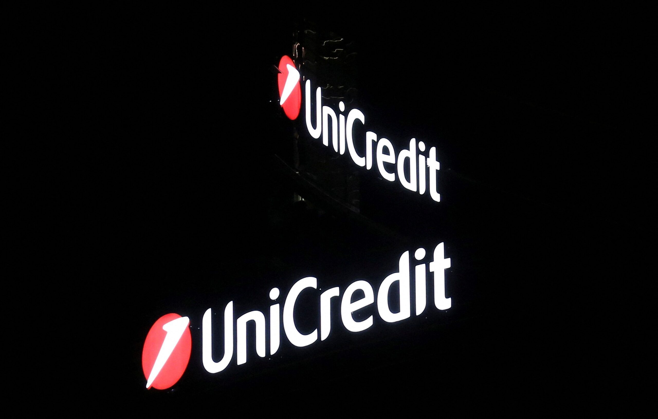 UniCredit considers quitting Russia, Credit Suisse outlines Russian wealth clients