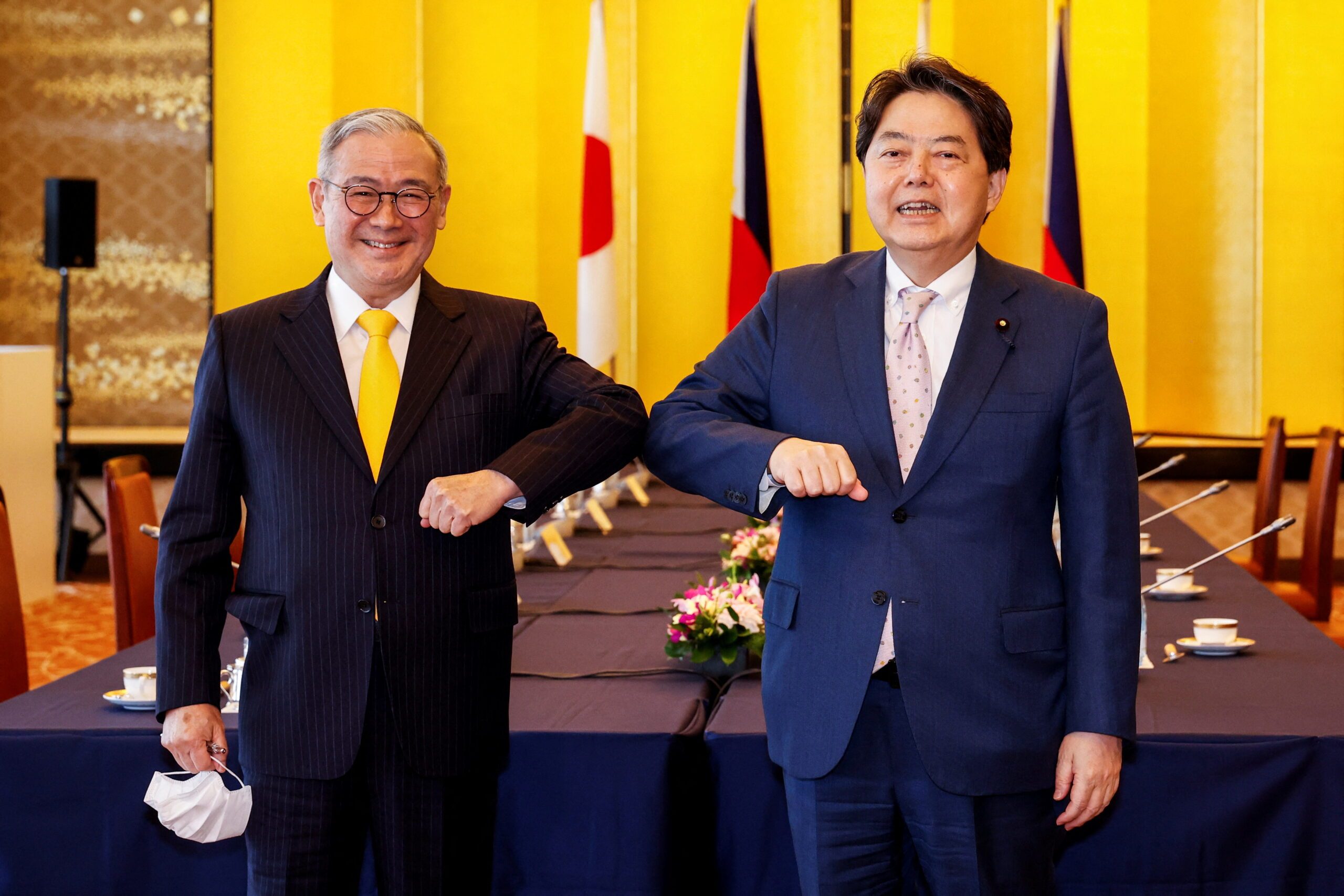 Japan, Philippines eye further defense cooperation at first 2+2 meeting