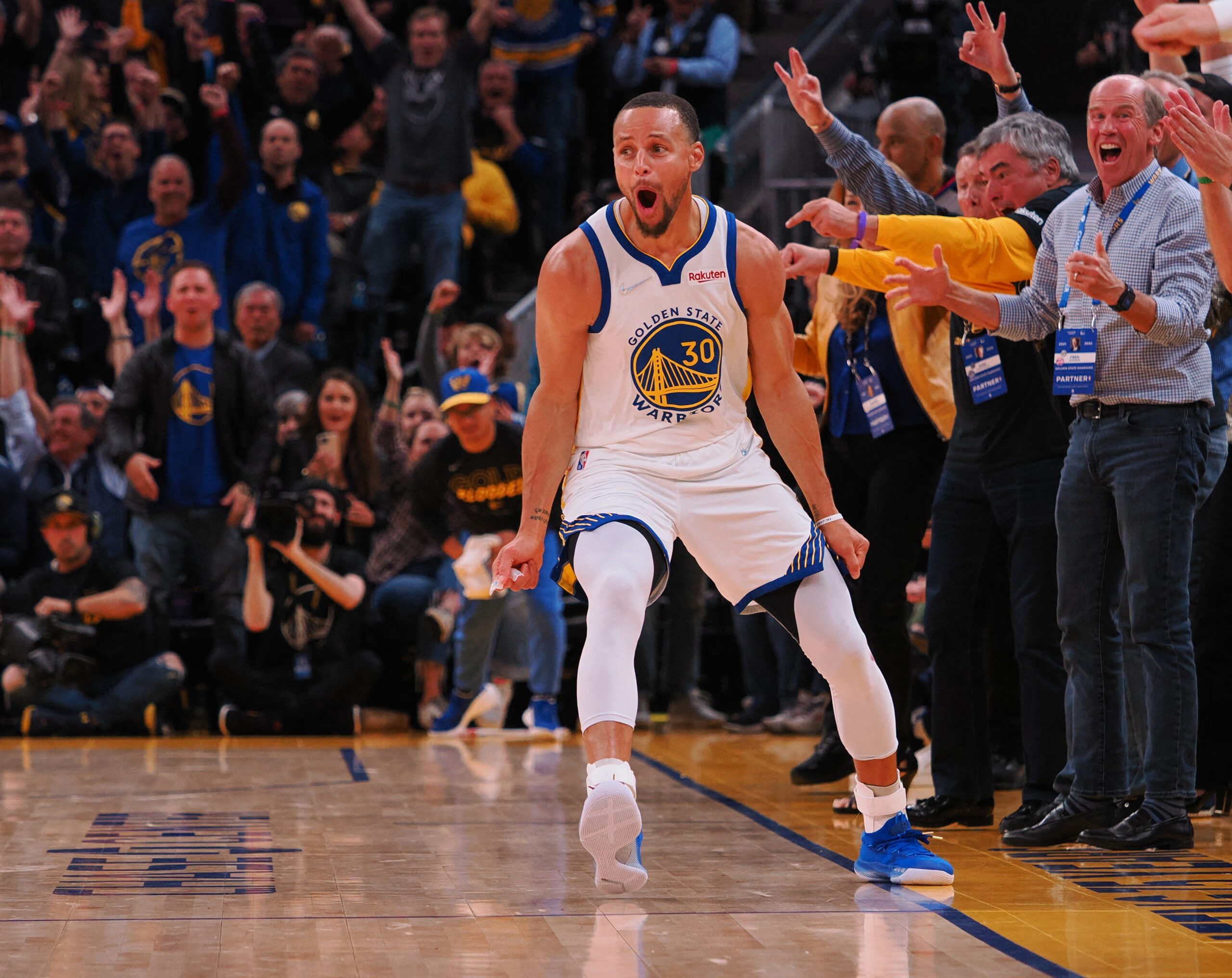 Super sub Steph Curry shines off bench as Warriors rout Nuggets again