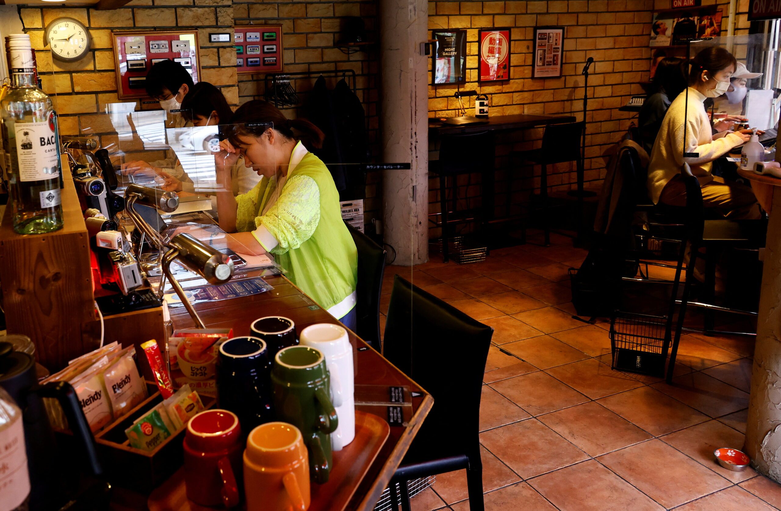 Coffee, tea, and nagging at Japan’s anti-procrastination cafe