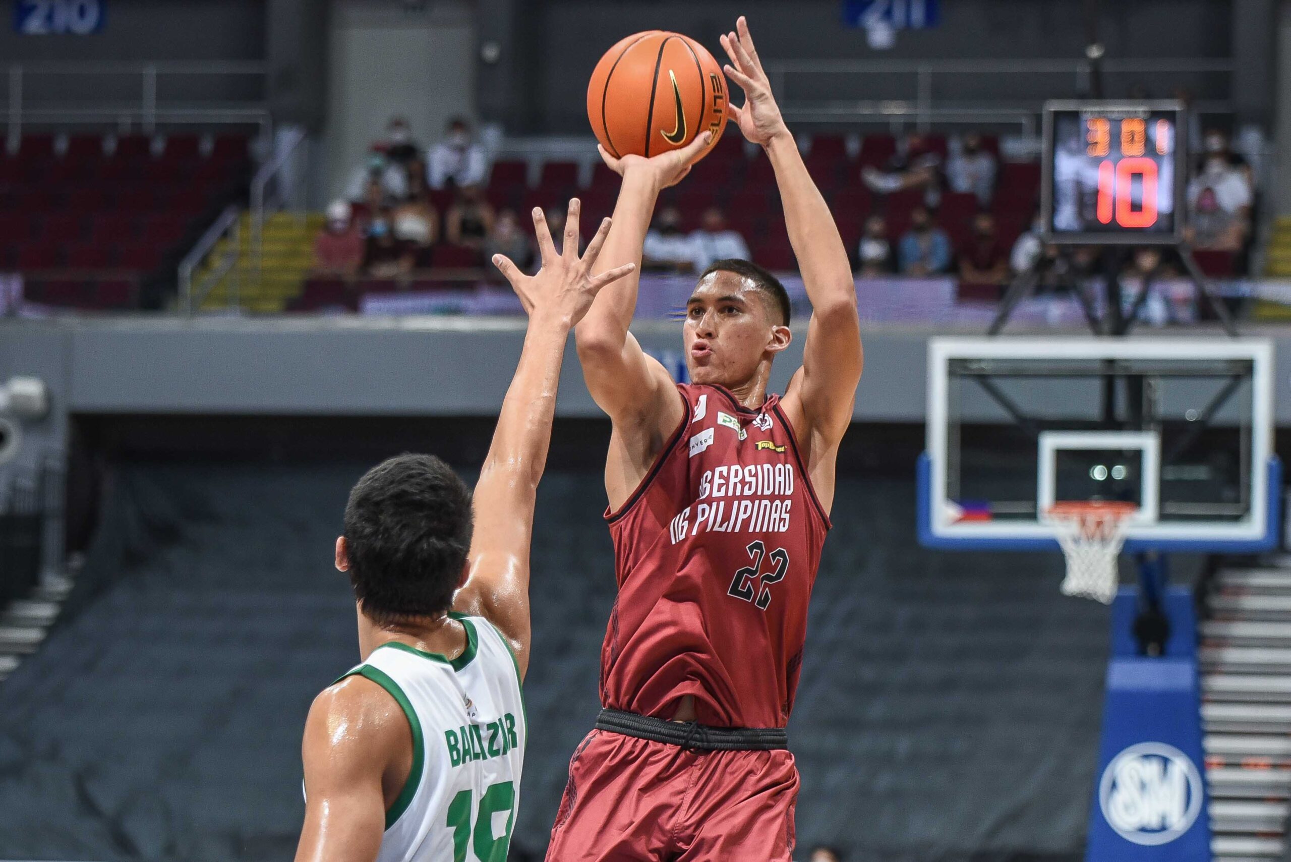 Zavier Lucero erupts for career game as UP survives feisty La Salle for solo 2nd