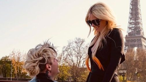 Avril Lavigne Is Engaged To Mod Sun 